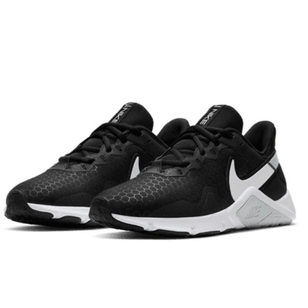 Women’s 8.5 Nike Legend Essentials 2 Shoes